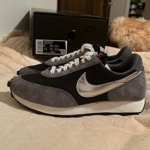 Nike Daybreak W7.5 M6 Black/Metallic Silver